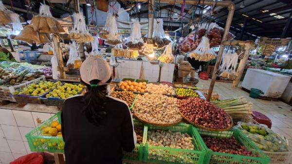 Harga Pangan per 14 Juni 2026: Minyak Goreng Naik Jadi Rp24.200 per Liter, Cabai Rp61 Ribu per Kg Harga Pangan per 14 Juni 2026: Minyak Goreng Naik Jadi Rp24.200 per Liter, Cabai Rp61 Ribu per Kg