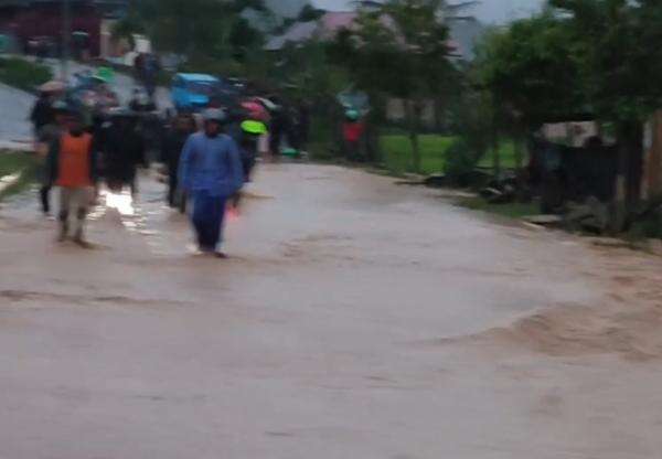 Banjir Bandang Terjang Gayo Lues, Warga Panik Selamatkan Diri Banjir Bandang Terjang Gayo Lues, Warga Panik Selamatkan Diri