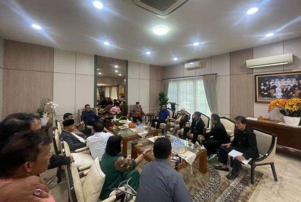Wakil Ketua DPD Tampung Usulan Denny Indrayana terkait Pemakzulan Gibran: Kami Takkan Diam Wakil Ketua DPD Tampung Usulan Denny Indrayana terkait Pemakzulan Gibran: Kami Takkan Diam