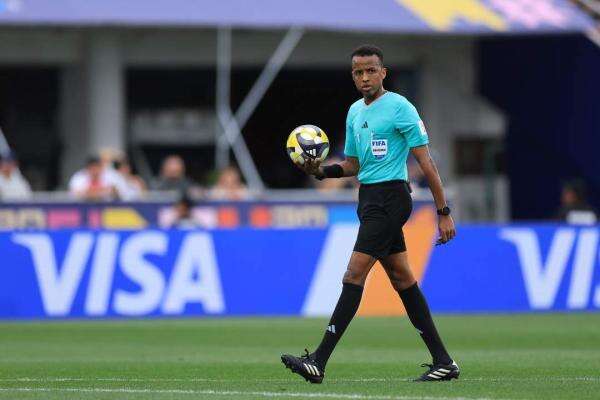 Visa Ditolak AS, Wasit Somalia Omar Artan Panen Duit FIFA Visa Ditolak AS, Wasit Somalia Omar Artan Panen Duit FIFA