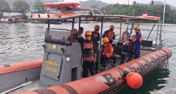 Basarnas Lampung Kerahkan 2 RIB Cari Jurnalis iNews yang Hilang Kontak saat Meliput Erupsi Anak Krakatau Basarnas Lampung Kerahkan 2 RIB Cari Jurnalis iNews yang Hilang Kontak saat Meliput Erupsi Anak Krakatau