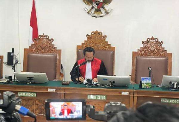 Sidang Praperadilan Roy Suryo Ditunda, Hakim Tertahan di Bali Imbas Erupsi Gunung Anak Krakatau Sidang Praperadilan Roy Suryo Ditunda, Hakim Tertahan di Bali Imbas Erupsi Gunung Anak Krakatau