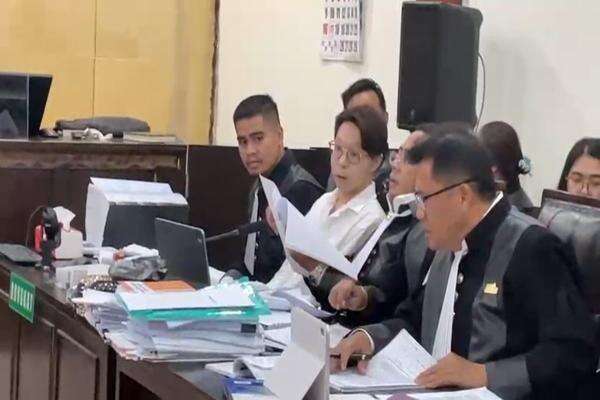 Kondisinya Drop Hingga Digendong ke RS, Richard Lee ke Hakim: Saya Gampang Capek Yang Mulia Kondisinya Drop Hingga Digendong ke RS, Richard Lee ke Hakim: Saya Gampang Capek Yang Mulia