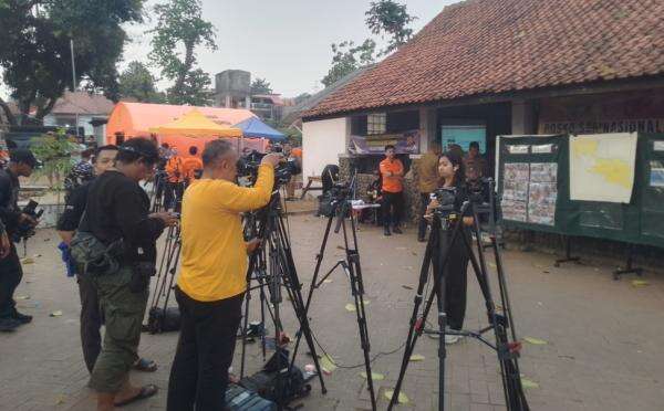 Gubernur Banten dan Kepala SAR Gelar Rapat Perpanjangan Operasi Pencarian 5 Jurnalis Gubernur Banten dan Kepala SAR Gelar Rapat Perpanjangan Operasi Pencarian 5 Jurnalis