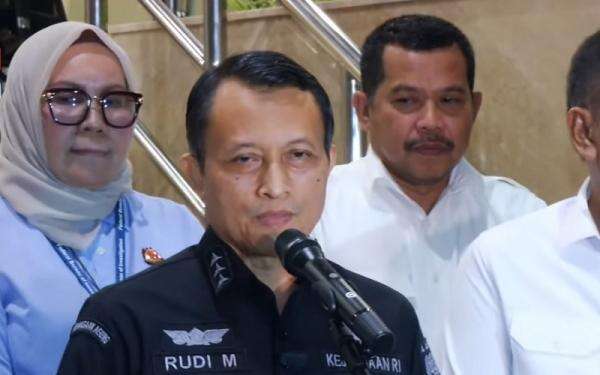 Kejagung Titipkan Ferry Boboho Saksi Kasus TPPU Febrie ke LPSK: untuk Perlindungan Keamanan Kejagung Titipkan Ferry Boboho Saksi Kasus TPPU Febrie ke LPSK: untuk Perlindungan Keamanan