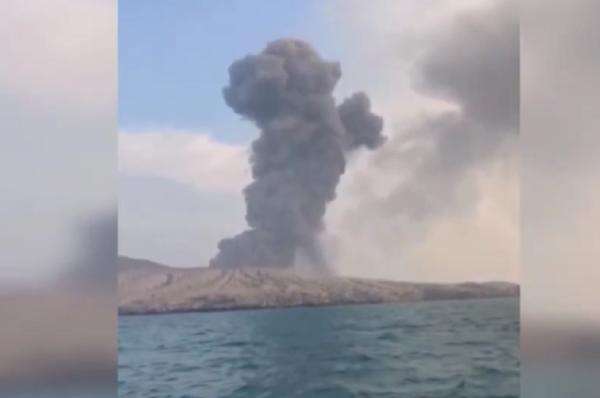 Gunung Anak Krakatau Erupsi 20 Kali, 4 Kecamatan di Lampung Diguyur Hujan Abu Gunung Anak Krakatau Erupsi 20 Kali, 4 Kecamatan di Lampung Diguyur Hujan Abu