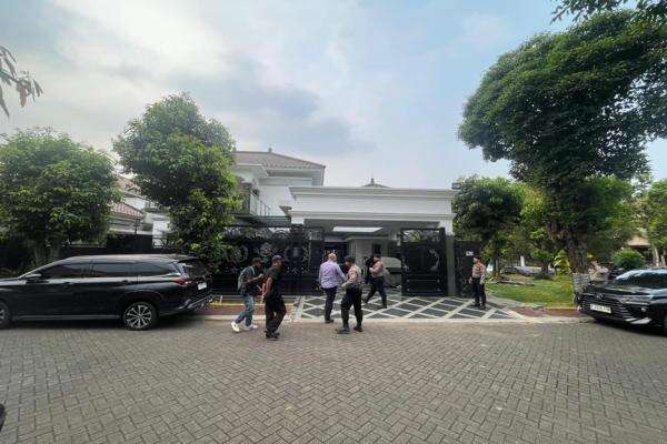 Kasus Suap Proyek di Bekasi, KPK Geledah Rumah Anggota Polri Yayat Sudrajat Kasus Suap Proyek di Bekasi, KPK Geledah Rumah Anggota Polri Yayat Sudrajat
