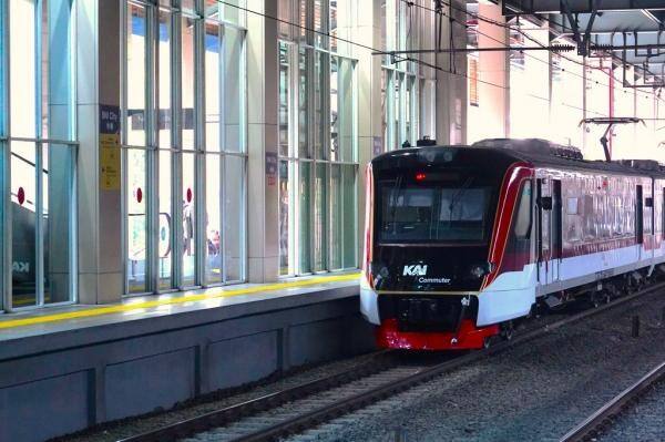 Pengguna KRL di Stasiun Sudirman Baru Naik Tiga Kali Lipat Usai Stasiun Karet Ditutup Pengguna KRL di Stasiun Sudirman Baru Naik Tiga Kali Lipat Usai Stasiun Karet Ditutup
