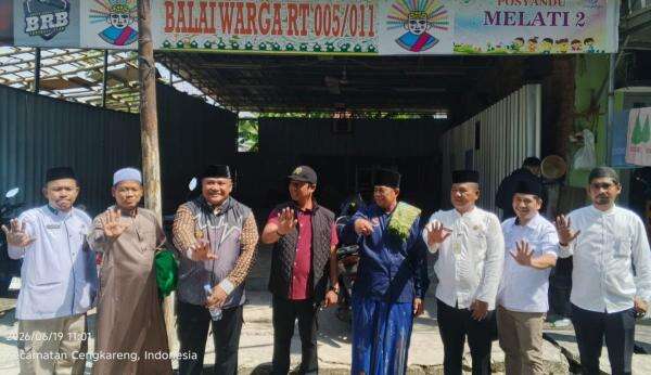 Dina Masyusin Salurkan Bantuan Kursi Roda untuk Warga Rawa Buaya Dina Masyusin Salurkan Bantuan Kursi Roda untuk Warga Rawa Buaya