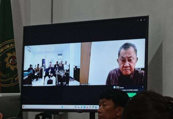 Sidang Praperadilan, Lodewyk Pusung Ungkap Eks Kepala BGN Nanik S Deyang Punya 5 Dapur MBG Sidang Praperadilan, Lodewyk Pusung Ungkap Eks Kepala BGN Nanik S Deyang Punya 5 Dapur MBG