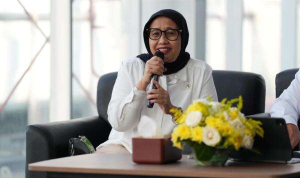 Prabowo Minta Nanik S Deyang Tetap Awasi BGN meski Mundur dari Kepala Prabowo Minta Nanik S Deyang Tetap Awasi BGN meski Mundur dari Kepala