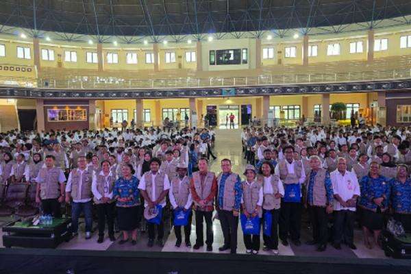 Kepala BSKDN Kemendagri Ajak Mahasiswa KKN Hadirkan Inovasi untuk Kemajuan Kepulauan Yapen Kepala BSKDN Kemendagri Ajak Mahasiswa KKN Hadirkan Inovasi untuk Kemajuan Kepulauan Yapen