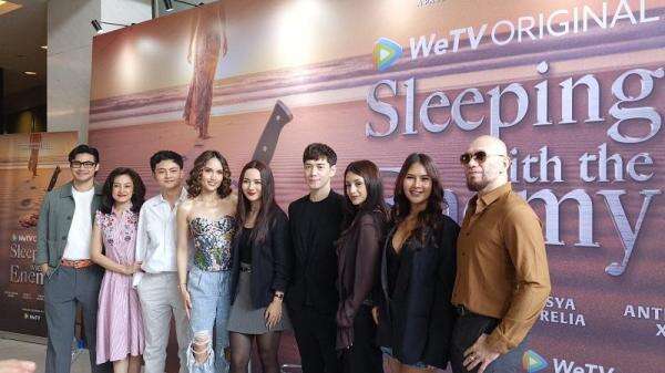 Cinta Laura Spill Bakal Ada Cinta Segitiga di Series Sleeping With The Enemy, Jangan Baper! Cinta Laura Spill Bakal Ada Cinta Segitiga di Series Sleeping With The Enemy, Jangan Baper!