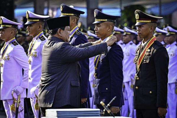 Prabowo Lantik Ribuan Perwira TNI-Polri di Istana Pagi Ini Prabowo Lantik Ribuan Perwira TNI-Polri di Istana Pagi Ini