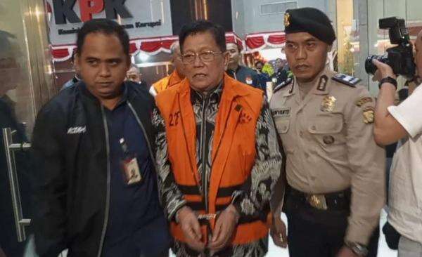 KPK Jebloskan 4 Tersangka Kasus Jasindo ke Penjara KPK Jebloskan 4 Tersangka Kasus Jasindo ke Penjara