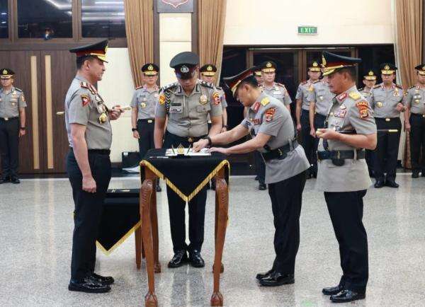 Kapolri Resmi Lantik 3 Kapolda Baru, Ini Sosoknya Kapolri Resmi Lantik 3 Kapolda Baru, Ini Sosoknya