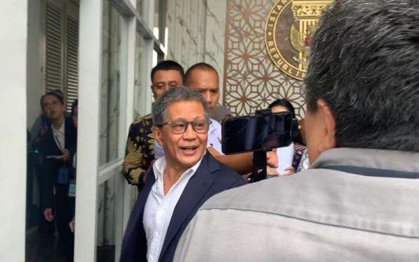 Rocky Gerung Merapat ke Istana, Dilantik Wantimpres oleh Prabowo? Rocky Gerung Merapat ke Istana, Dilantik Wantimpres oleh Prabowo?