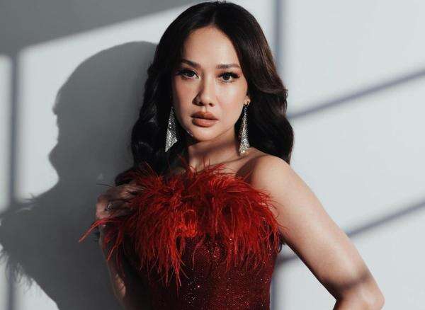 BCL Buka Suara usai Diisukan Hamil Gegara Perut Buncit saat Manggung BCL Buka Suara usai Diisukan Hamil Gegara Perut Buncit saat Manggung