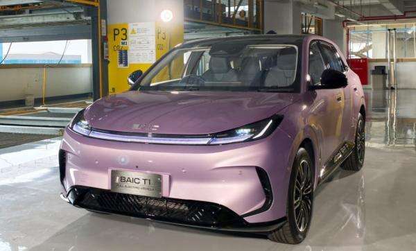Dilengkapi Fitur Parking Assistance, BAIC T1 Bisa Parkir Sendiri dengan Sekali Sentuh Layar Dilengkapi Fitur Parking Assistance, BAIC T1 Bisa Parkir Sendiri dengan Sekali Sentuh Layar