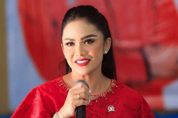 Kris Dayanti Raih 2 Medali Emas Wushu, Ungkap Rahasia Awet Muda di Usia 51 Tahun Kris Dayanti Raih 2 Medali Emas Wushu, Ungkap Rahasia Awet Muda di Usia 51 Tahun