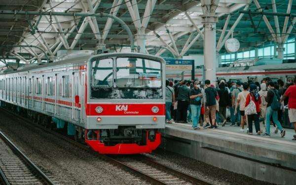 Penumpang KRL Diproyeksi Capai 600 Juta di 2036, KAI Diminta Siapkan Rencana Pengembangan Penumpang KRL Diproyeksi Capai 600 Juta di 2036, KAI Diminta Siapkan Rencana Pengembangan