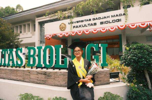 Kisah Wilang, Lulusan Termuda UGM yang Raih Gelar S1 Biologi di Usia 19 Tahun Kisah Wilang, Lulusan Termuda UGM yang Raih Gelar S1 Biologi di Usia 19 Tahun