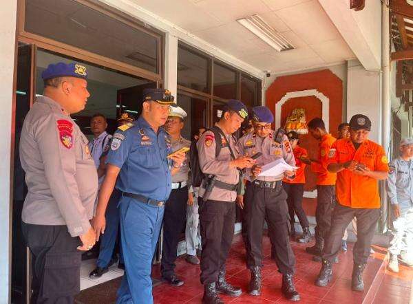 Kemenhub Gerak Cepat Tangani Kebakaran KMP Putri Yasmin Kemenhub Gerak Cepat Tangani Kebakaran KMP Putri Yasmin