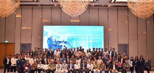 Pendidikan Vokasi Dinilai Jadi Kunci Cetak Tenaga Kerja Siap Industri Pendidikan Vokasi Dinilai Jadi Kunci Cetak Tenaga Kerja Siap Industri
