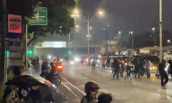 Ini Kata Polda Metro soal Viral Ormas Diduga Terlibat Kerusuhan Demo 27 Agustus Ini Kata Polda Metro soal Viral Ormas Diduga Terlibat Kerusuhan Demo 27 Agustus