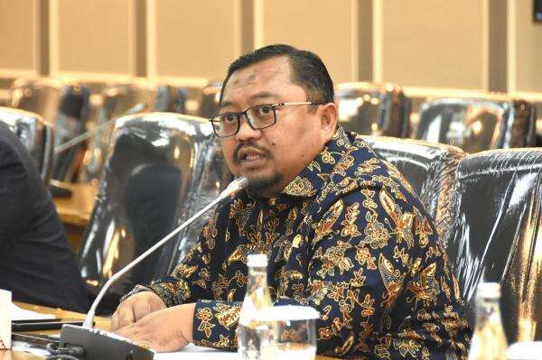 Anggota DPR Minta Napi Pengguna Fasilitas Mewah Lapas Cibinong Dipindahkan ke Nusakambangan Anggota DPR Minta Napi Pengguna Fasilitas Mewah Lapas Cibinong Dipindahkan ke Nusakambangan