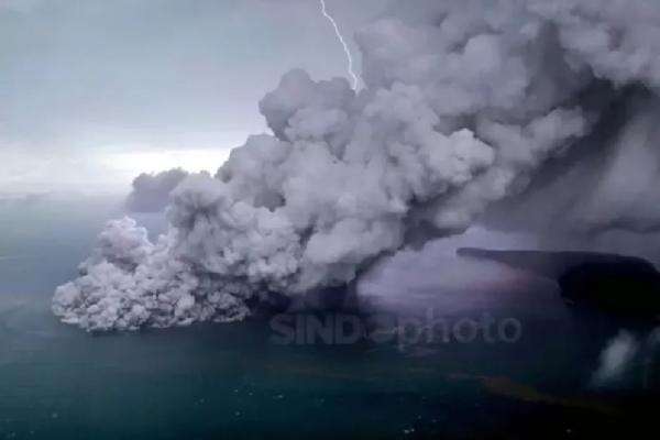 Letusan Gunung Anak Krakatau Mulai Meluruh, Frekuensi Diprediksi Menurun Letusan Gunung Anak Krakatau Mulai Meluruh, Frekuensi Diprediksi Menurun