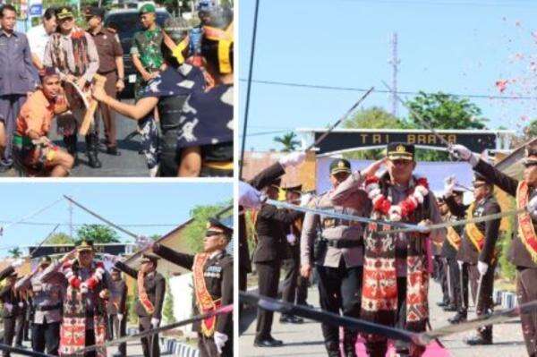 Tongkat Komando Berpindah, AKBP Nanang Jabat Kapolres Sumba Timur Gantikan AKBP I Kadek Hery Tongkat Komando Berpindah, AKBP Nanang Jabat Kapolres Sumba Timur Gantikan AKBP I Kadek Hery