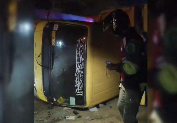 Kecelakaan Dump Truk Oleng Timpa 2 Motor di Pantura Tuban, 4 Orang Luka-Luka Kecelakaan Dump Truk Oleng Timpa 2 Motor di Pantura Tuban, 4 Orang Luka-Luka