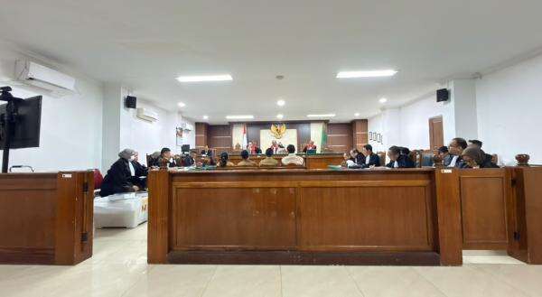 Sidang Korupsi Bibit Nanas, Eks Pj Gubernur Sulsel Bantah Terima Aliran Dana Sidang Korupsi Bibit Nanas, Eks Pj Gubernur Sulsel Bantah Terima Aliran Dana