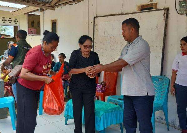 Perindo Sikka Salurkan Bantuan 1 Ton Beras untuk Korban Gempa Desa Gera, Dorong Pemulihan Ekonomi Perindo Sikka Salurkan Bantuan 1 Ton Beras untuk Korban Gempa Desa Gera, Dorong Pemulihan Ekonomi