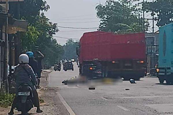 Kecelakaan Maut di Bojonegoro, Pemotor Tewas Jadi Korban Tabrak Lari Truk Kecelakaan Maut di Bojonegoro, Pemotor Tewas Jadi Korban Tabrak Lari Truk
