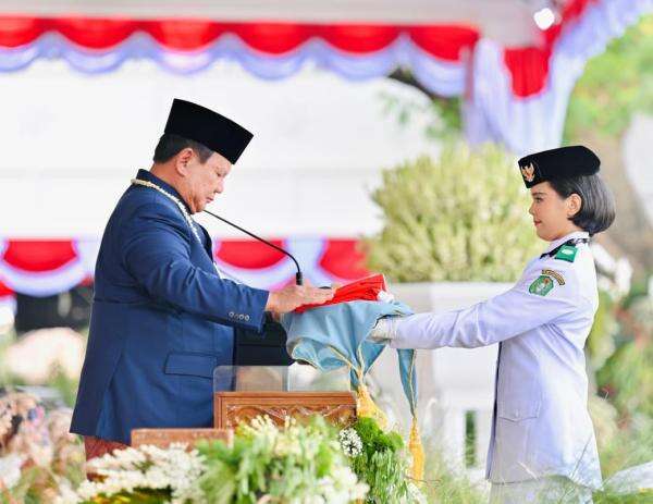 Cerita Celina Olivia Bangga dan Terharu Bawa Baki Merah Putih di Hadapan Prabowo Cerita Celina Olivia Bangga dan Terharu Bawa Baki Merah Putih di Hadapan Prabowo