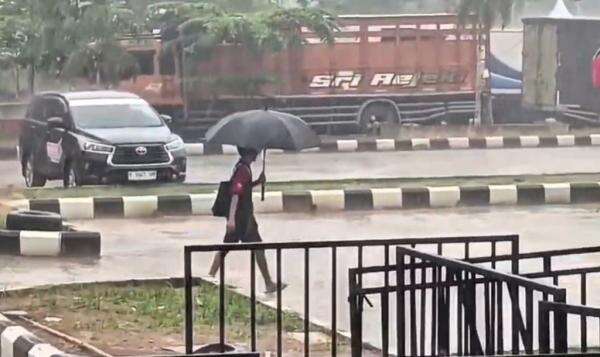 Hujan Deras Guyur Pontianak Selama 2 Hari, Hapus Kabut Asap Karhutla Hujan Deras Guyur Pontianak Selama 2 Hari, Hapus Kabut Asap Karhutla