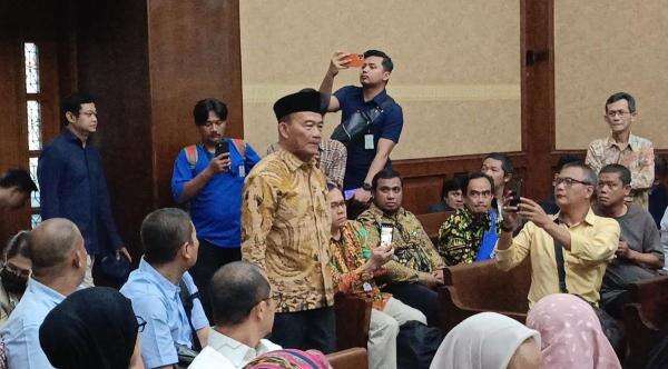 Pakai Batik, Muhadjir Effendy Jadi Saksi di Sidang Kasus Kuota Haji Pakai Batik, Muhadjir Effendy Jadi Saksi di Sidang Kasus Kuota Haji