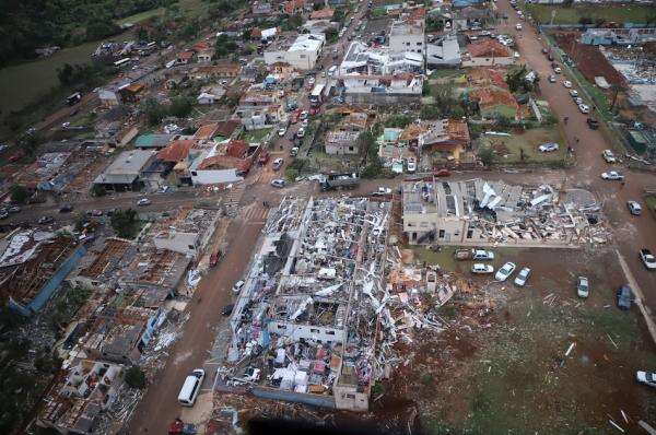 Tornado Landa Brasil Selatan, 6 Tewas dan Ratusan Terluka Tornado Landa Brasil Selatan, 6 Tewas dan Ratusan Terluka