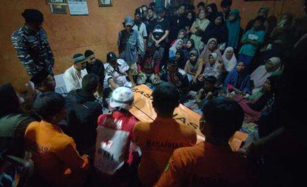 ABK asal Cirebon Jatuh di Laut Jawa, Sempat Melambaikan Tangan Minta Tolong ABK asal Cirebon Jatuh di Laut Jawa, Sempat Melambaikan Tangan Minta Tolong