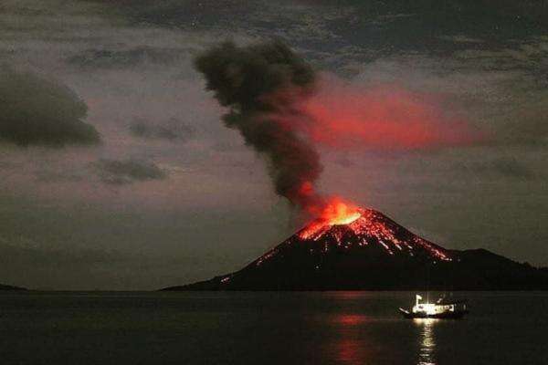 Gunung Meletus Makin Sering, Benarkah Al-Quran Sudah Mengabarkan Tanda Kiamat? Gunung Meletus Makin Sering, Benarkah Al-Quran Sudah Mengabarkan Tanda Kiamat?