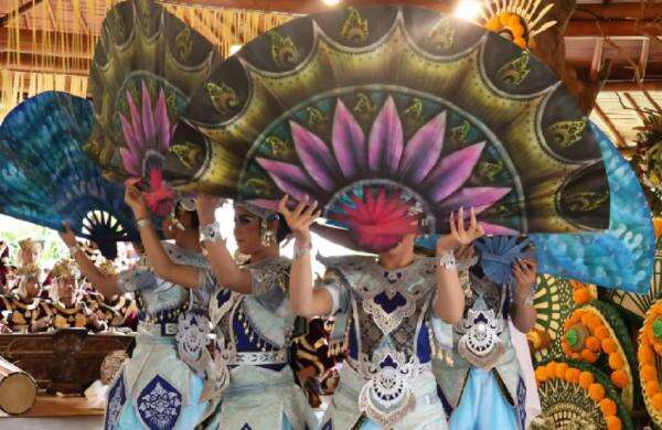 Mewah dan Sakral! Tari Amerta Danu Pukau Turis Asing di Parade Baleganjur Tabanan Mewah dan Sakral! Tari Amerta Danu Pukau Turis Asing di Parade Baleganjur Tabanan