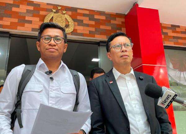 Roy Suryo Dilaporkan Ketum Gibranisti ke Polres Jaksel Terkait Pencemaran Nama Baik Roy Suryo Dilaporkan Ketum Gibranisti ke Polres Jaksel Terkait Pencemaran Nama Baik