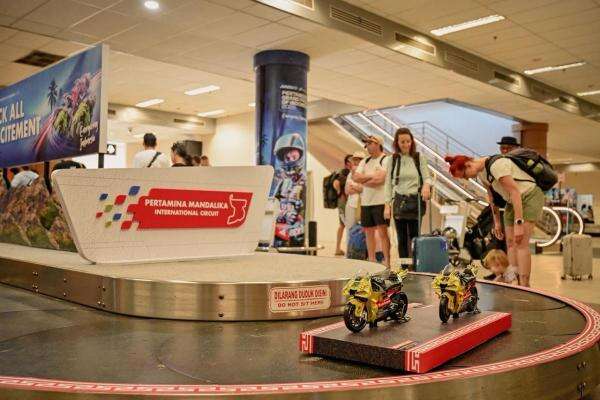 Semarak Pertamina Grand Prix of Indonesia 2026 Terasa Sejak di Bandara Lombok Semarak Pertamina Grand Prix of Indonesia 2026 Terasa Sejak di Bandara Lombok