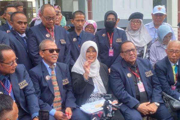 Eksepsi Dokter Tifa Dikabulkan, Hakim: JPU Tak Cermat Susun Dakwaan Kasus Ijazah Jokowi Eksepsi Dokter Tifa Dikabulkan, Hakim: JPU Tak Cermat Susun Dakwaan Kasus Ijazah Jokowi
