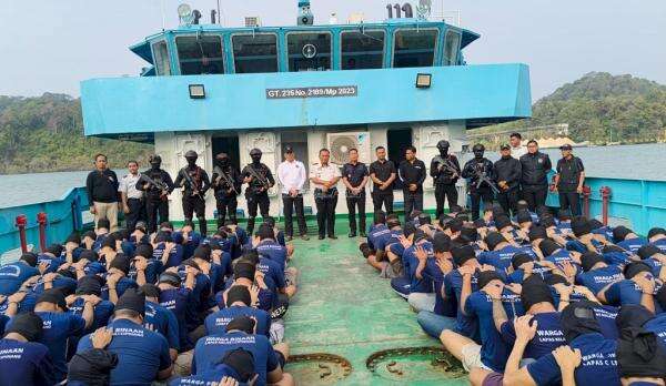 123 Warga Binaan dari Lapas di Jakarta dan Banten Dipindahkan ke Nusakambangan 123 Warga Binaan dari Lapas di Jakarta dan Banten Dipindahkan ke Nusakambangan