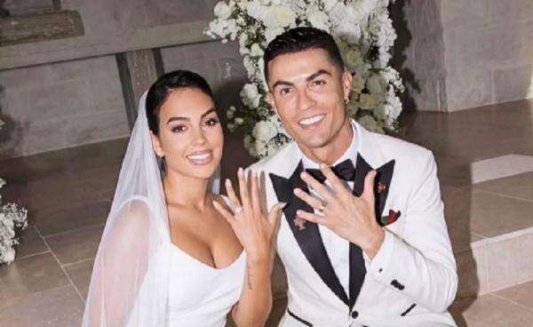 Ronaldo Resmi Nikahi Georgina setelah 10 Tahun, 5 Anak Hadir di Momen Sakral! Ronaldo Resmi Nikahi Georgina setelah 10 Tahun, 5 Anak Hadir di Momen Sakral!