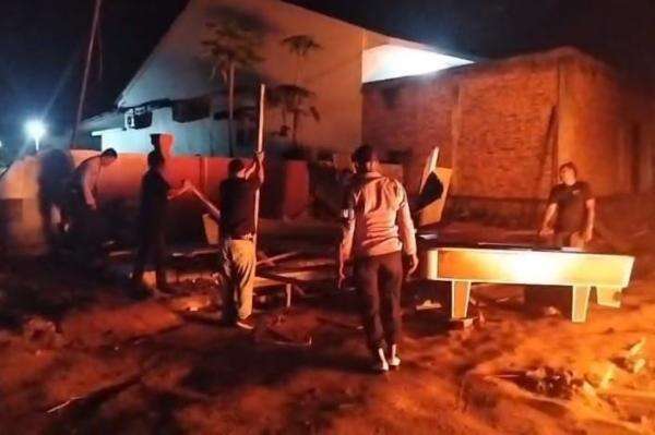 Respons Cepat Polisi! Sarang Narkoba yang Diviralkan Emak-Emak di Labura Langsung Dibakar Respons Cepat Polisi! Sarang Narkoba yang Diviralkan Emak-Emak di Labura Langsung Dibakar