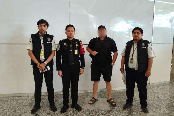 Imigrasi Deportasi 10 WNA Bermasalah dari Bali, Ada Mantan Napi Pencurian Imigrasi Deportasi 10 WNA Bermasalah dari Bali, Ada Mantan Napi Pencurian